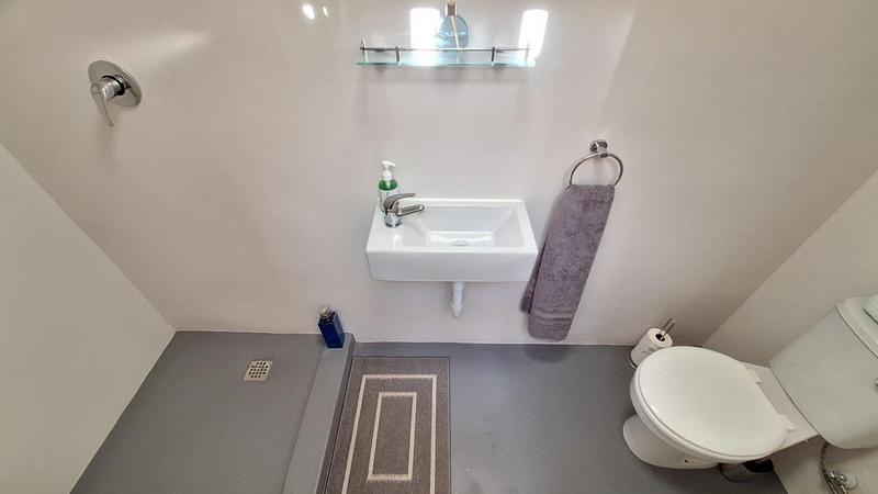 5 Bedroom Property for Sale in Reebok Western Cape